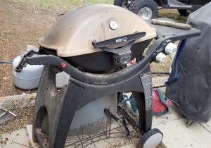 BBQ grill tilted off axis