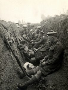 Photo of a foxhole with Scottish soldiers from WWI